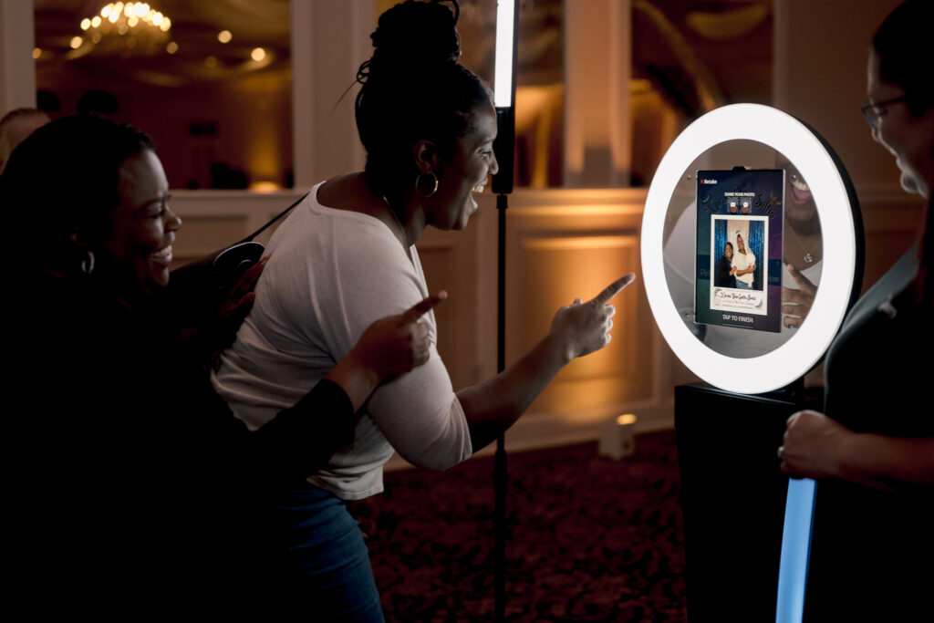 wedding-video-booth-new-orleans-four-columns